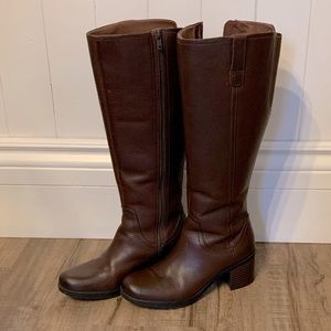 Clark’s 6 1/2 tall boot excellent condition
